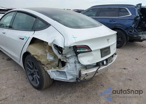 2022 Tesla Model 3 Long Range Dual Motor All-Wheel Drive z USA, uszkodzony, nr VIN 5YJ3E1EB4NF182924